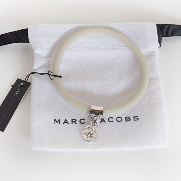 Marc Jacobs Charm Rubber Bracelet in Oyster Grey - Picture 4 of 12
